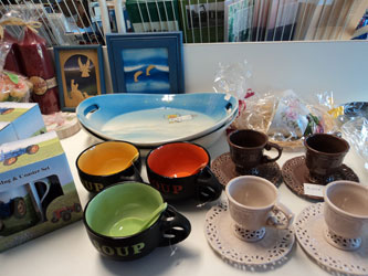 Esimerkkikuva kaupan lahjatavaroista