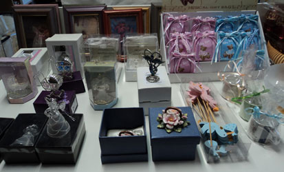 Esimerkkikuva kaupan lahjatavaroista